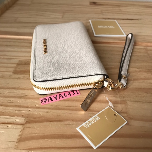 Michael Kors wallet🎈🎈 - Picture 3 of 7